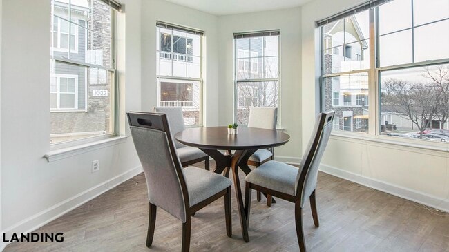 Building Photo - 909 Mansion Dr