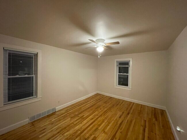 Dormitorio 1 - 217 E Franklin St