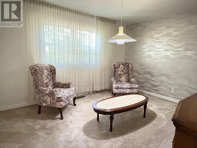 Building Photo - 5 Basswood Rd