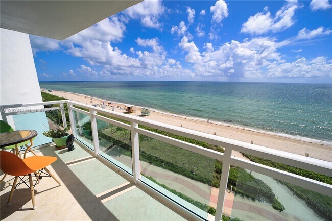Foto del edificio - 6917 Collins Ave