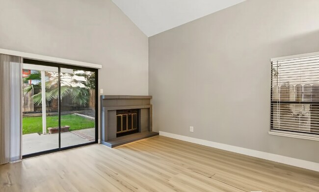 Foto del edificio - 3532 Del Sol Way