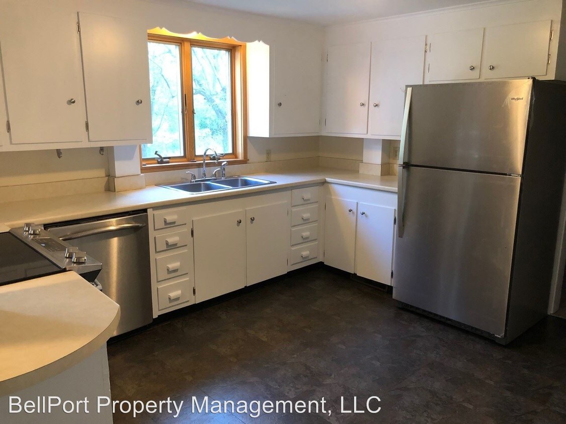 Primary Photo - 3 br, 1.5 bath House - 235 Middle Rd