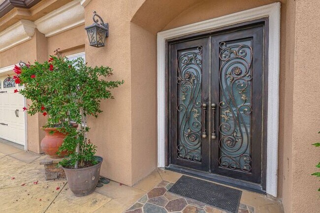 Building Photo - Beautiful 4-bedroom home in Garden Grrove