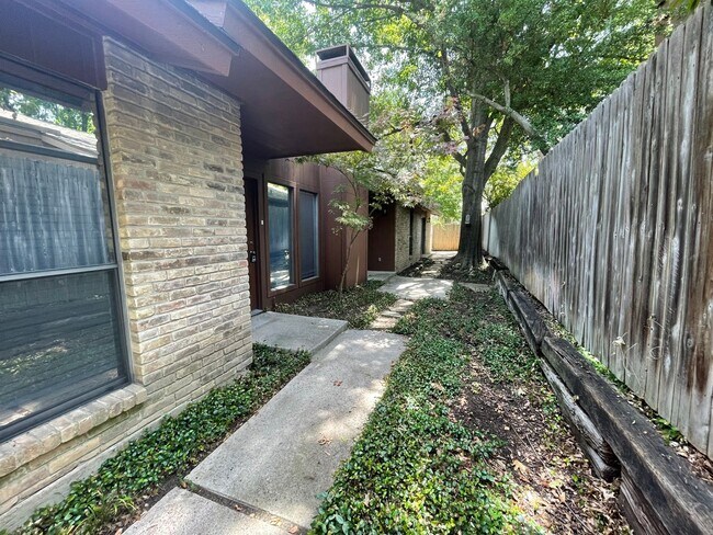 Foto del edificio - Beautiful!  2 Bedroom, 2 Bathroom, 2 Car G...