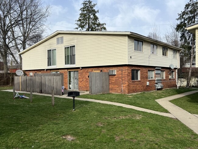 Photo - 6 Columbine Ct Townhome