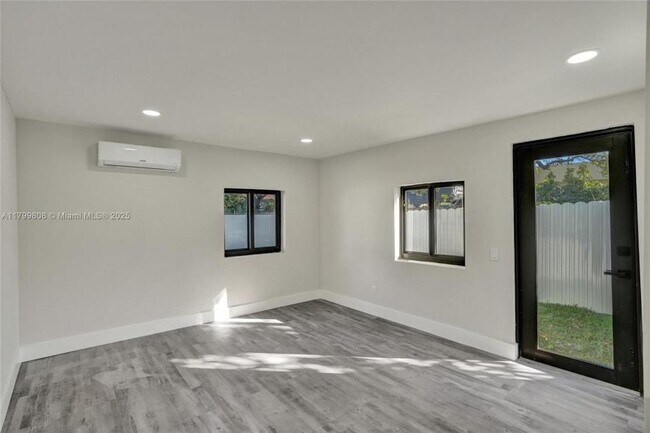 Foto del edificio - 3 bedroom in Miami FL 33150