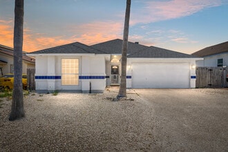 Building Photo - 15306 Yardarm Ct