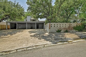 Building Photo - 2404 McCall Rd