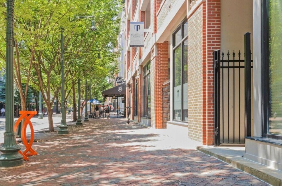 95 S Main St