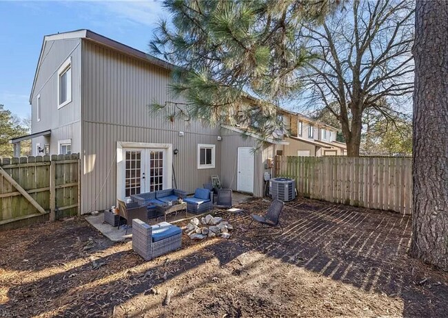 Building Photo - 745 Alder Cir
