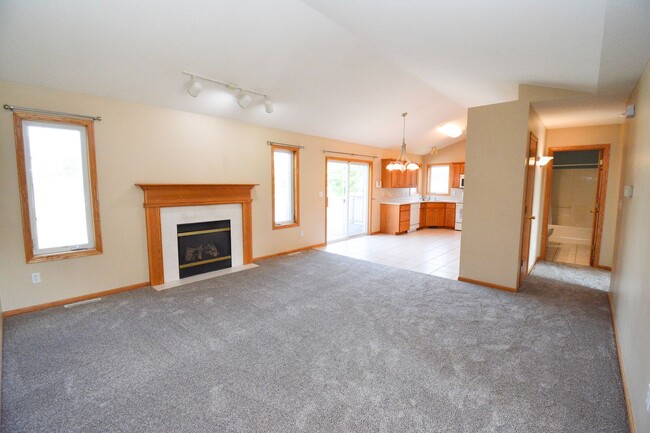 Foto del edificio - Spacious 4 Bedroom in Fantastic Cul-De-Sac!