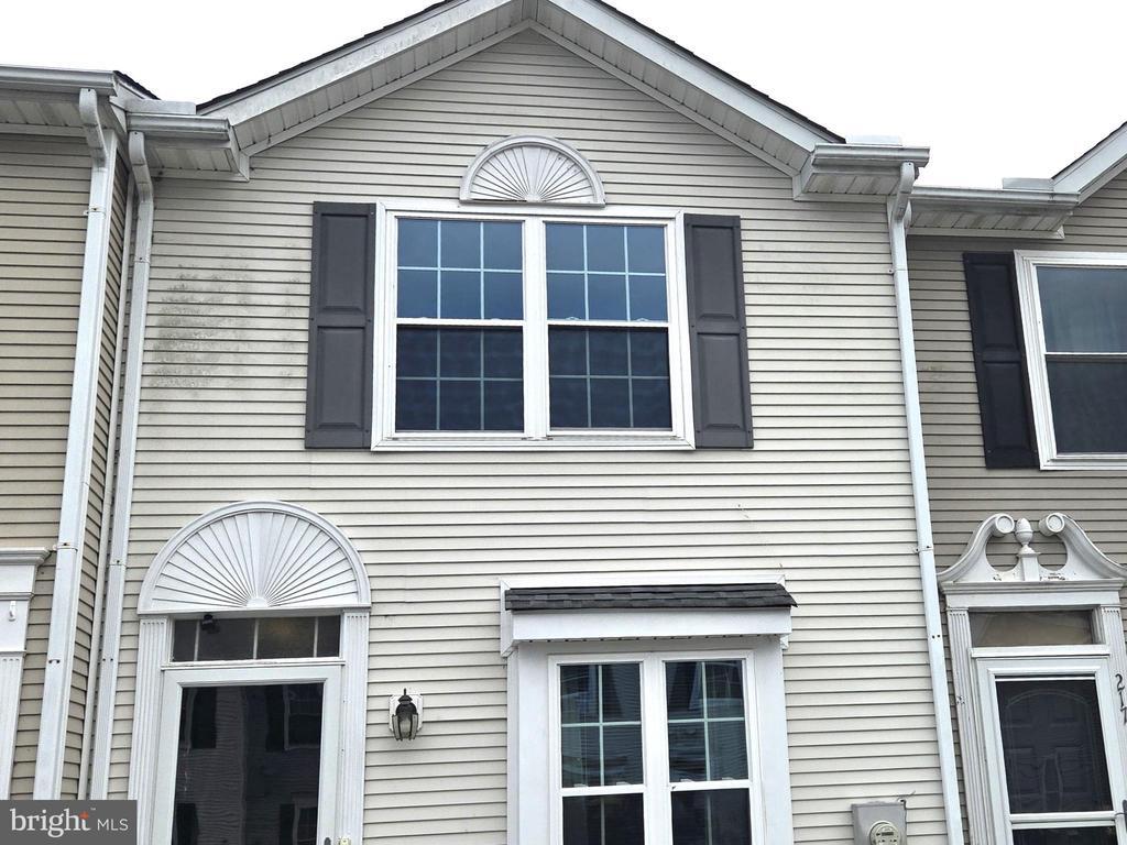 Foto principal - 219 Fieldstone Ln
