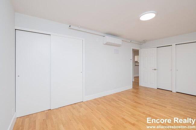 Building Photo - 1410 Columbia Rd