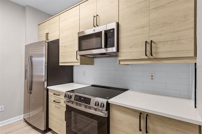 Building Photo - 2484 San Tecla St