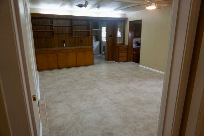 Foto del edificio - 317 E Langley Blvd