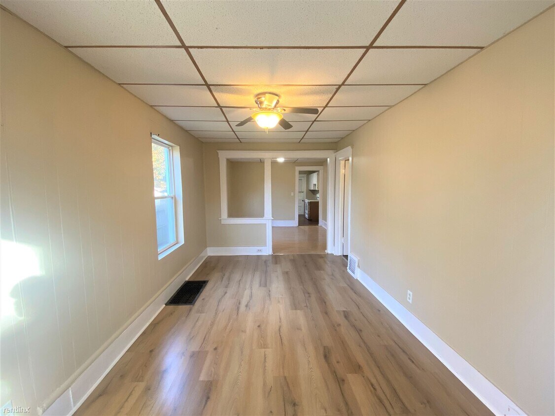 Primary Photo - 2 br, 1 bath 4plex - 121 N Pleasant St