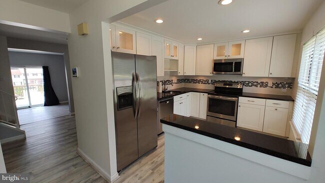 Foto del edificio - 2 Shadowbrook Ct