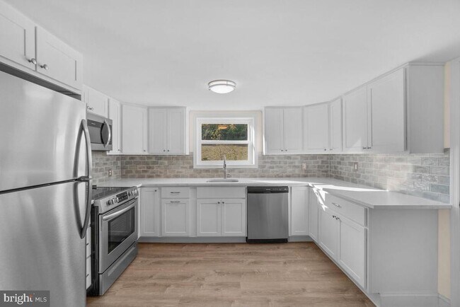 Foto del edificio - 332 Ridge Rd