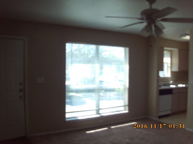 Foto del edificio - 225 Kerby Street Apt D, Arlington, TX 76013