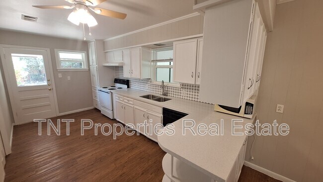 Foto del edificio - 1618 Willow Dr
