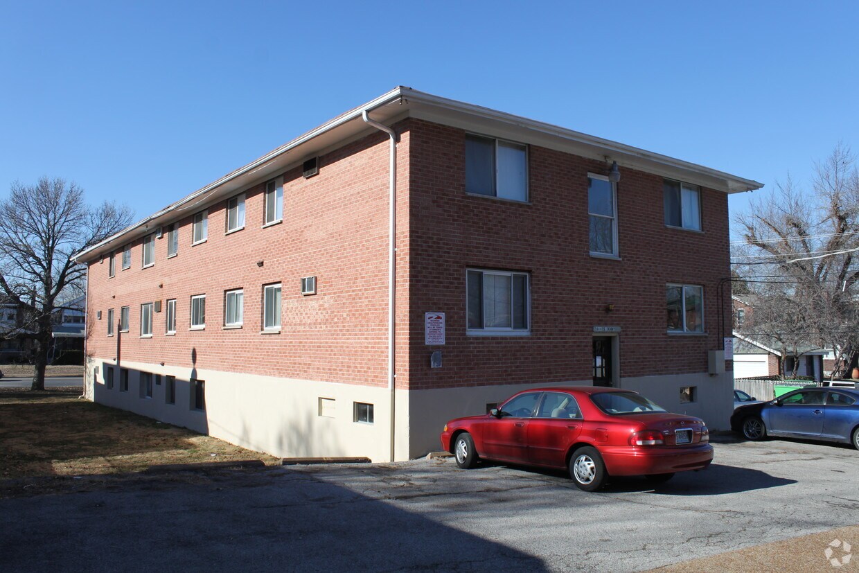 Building Photo - 2600 S Kingshighway Blvd