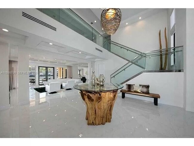 Foto del edificio - 513 Palm Dr