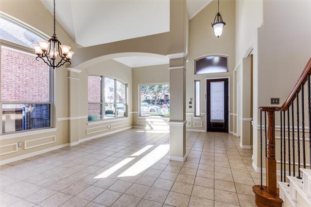 Building Photo - 3825 Miramar Dr