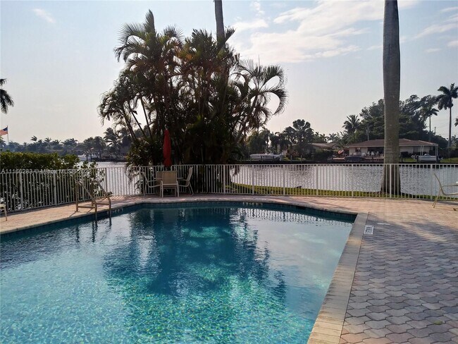 Foto del edificio - 1881 Middle River Dr