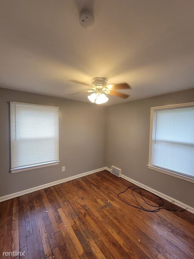 Foto del edificio - 2 br, 1 bath Duplex - 9106 Evergreen Ave
