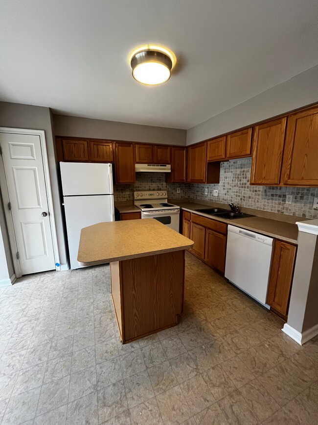 Building Photo - 4612 Jasmine Dr