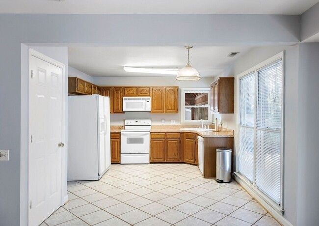 Building Photo - Cool, Mod 2 Bedroom Home in Brandermill