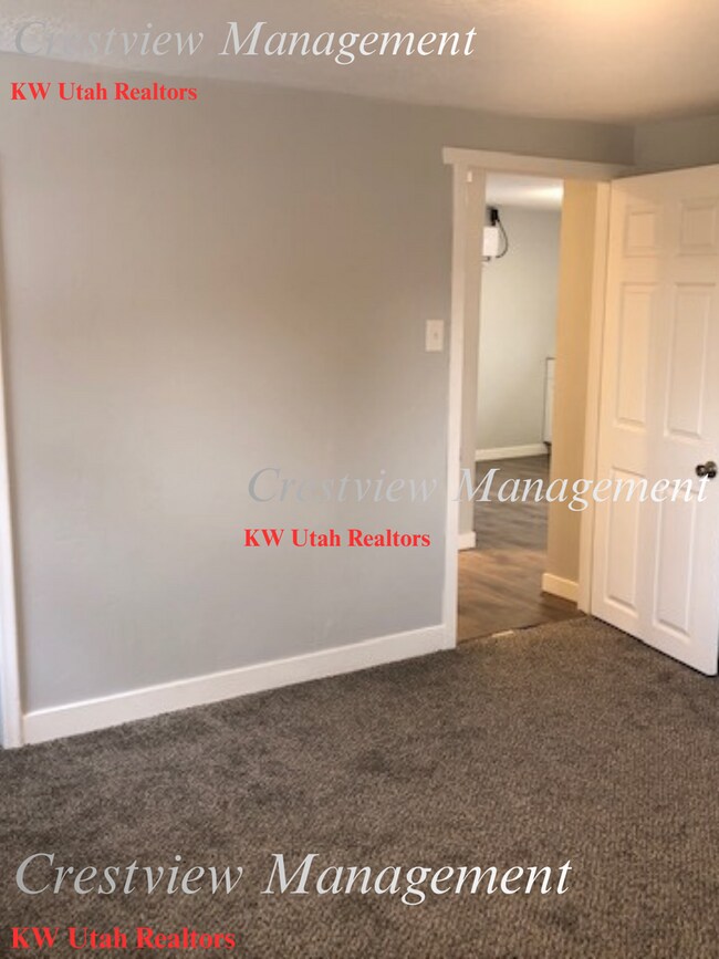 Foto del edificio - Monroe Blvd Duplex