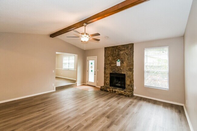 Building Photo - 3342 Laurel Grove N