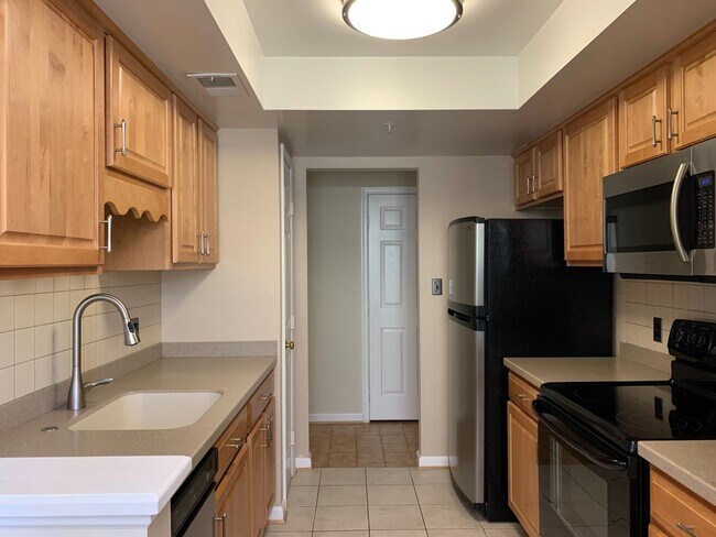 Foto del edificio - Spacious and Private Condo in The Oaks at ...
