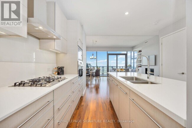 Building Photo - 390 Cherry St