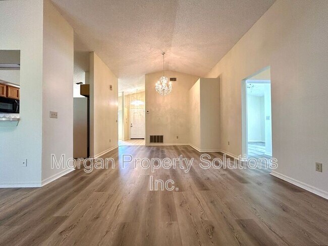 Foto del edificio - 5910 Petunia Ln