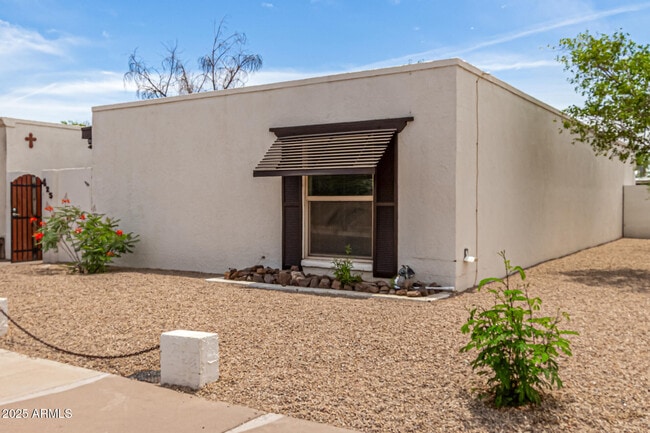 Building Photo - 425 W Pebble Beach Dr