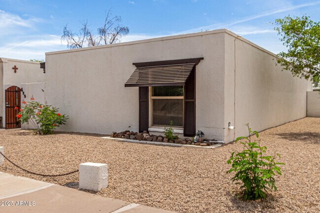Foto del edificio - 425 W Pebble Beach Dr