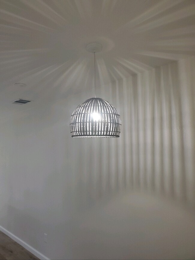 Building Photo - 1089 6th Ave