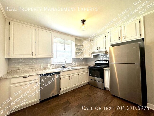 Building Photo - Must see! Updated 3 Bed / 1 Bath home in C...