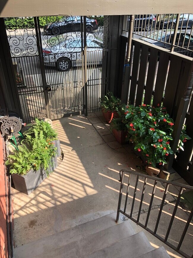 Foto del edificio - 2216 N Geneva Terrace