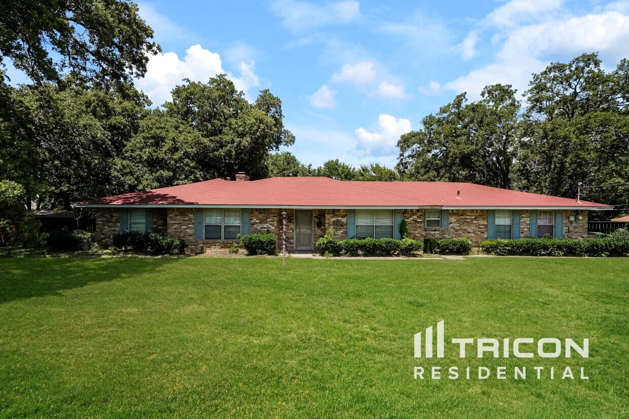 Primary Photo - 606 Meadow Grove Dr