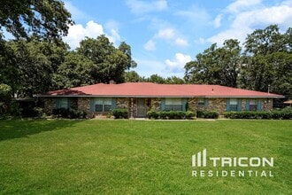 Building Photo - 606 Meadow Grove Dr