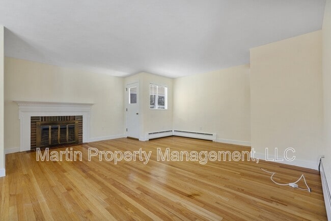 Building Photo - 27 Hermon St