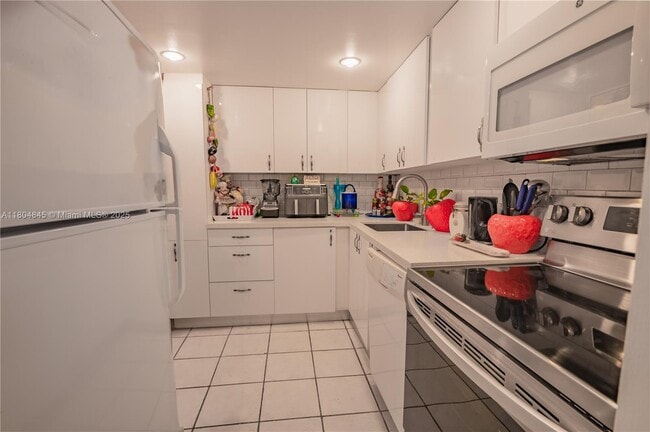 Foto del edificio - 3625 N Country Club Dr