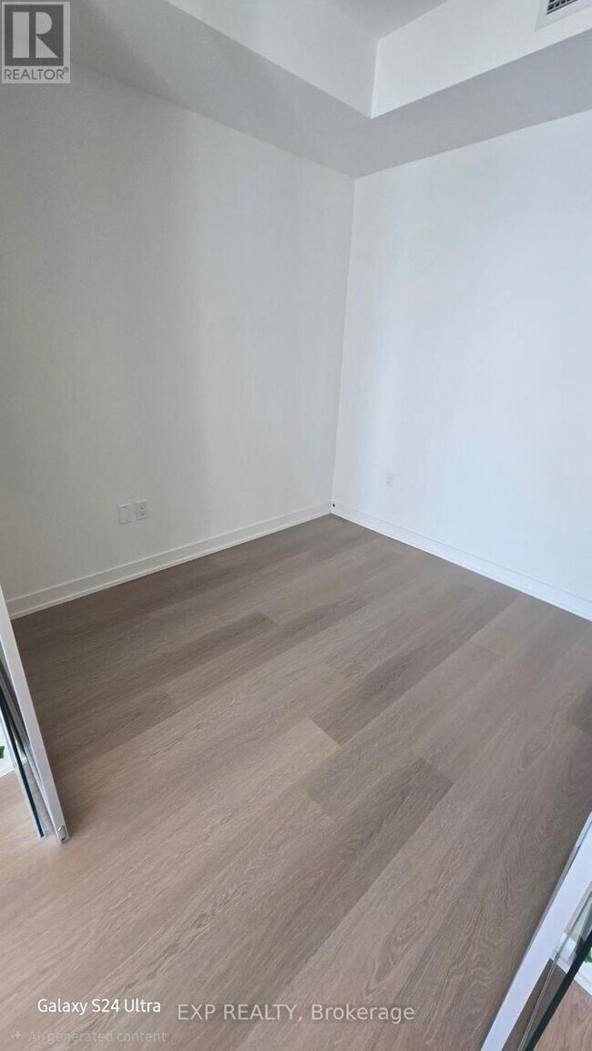 Photo du bâtiment - 448 Burnhamthorpe Rd W