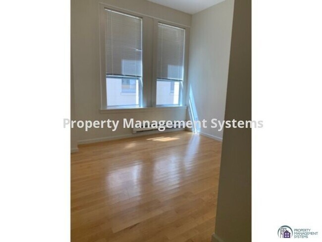 Foto del edificio - 317 29th St #302 - STUNNING CONDO UNIT WIT...