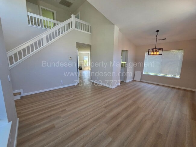 Foto del edificio - 1736 Burgundy Ct