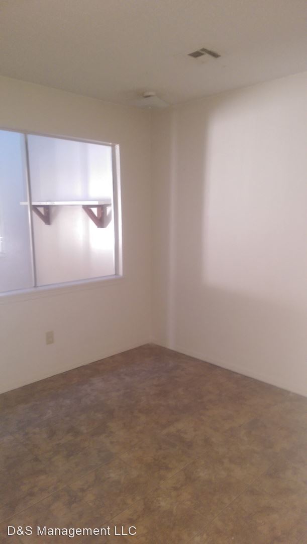 Building Photo - 3 br, 2 bath House - 7813 S. Douglas Ave.