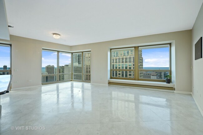 Building Photo - 57 E Delaware Pl